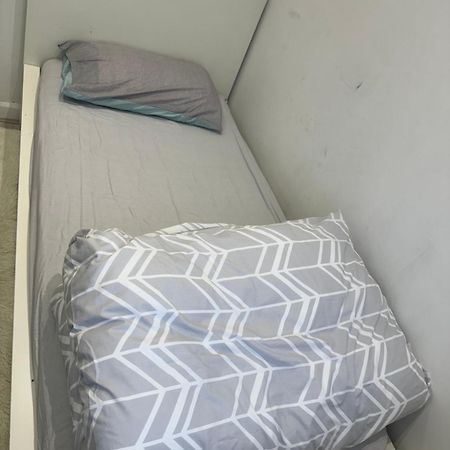 Single Room Canvey Island 外观 照片